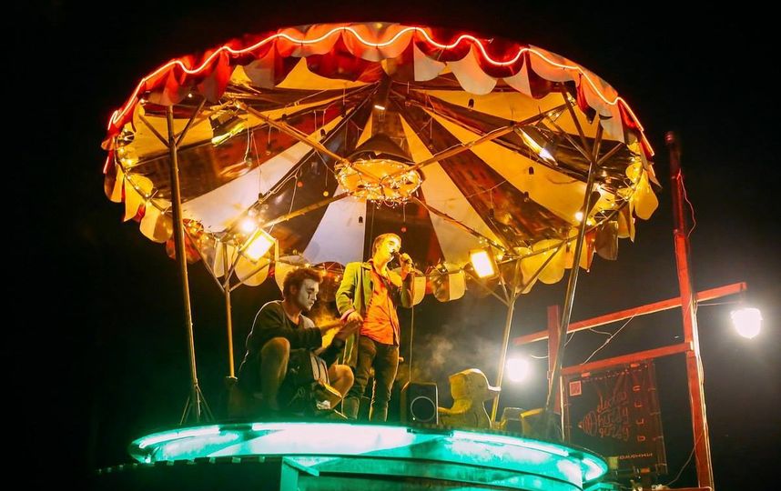 Карусель уже успели полюбить гости фестиваля "Бессонница" в Калужской области. Фото Николай Немирович
