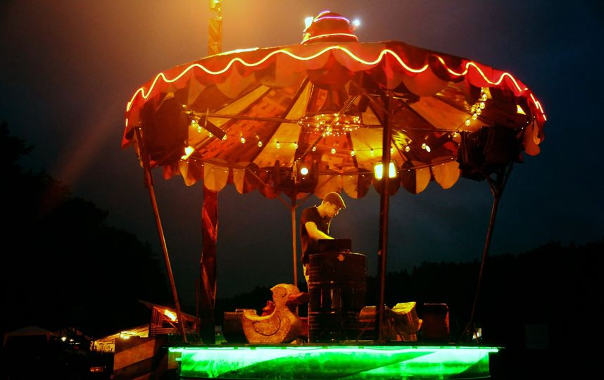 Карусель уже успели полюбить гости фестиваля "Бессонница" в Калужской области. Фото Николай Немирович