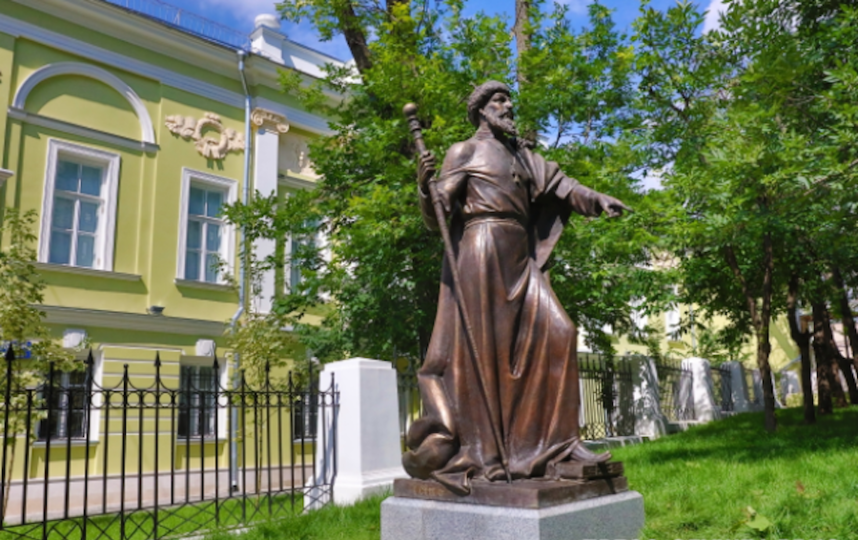 Памятник Ивану Грозному, якобы незаконно установленный в Москве, демонтировать не собираются