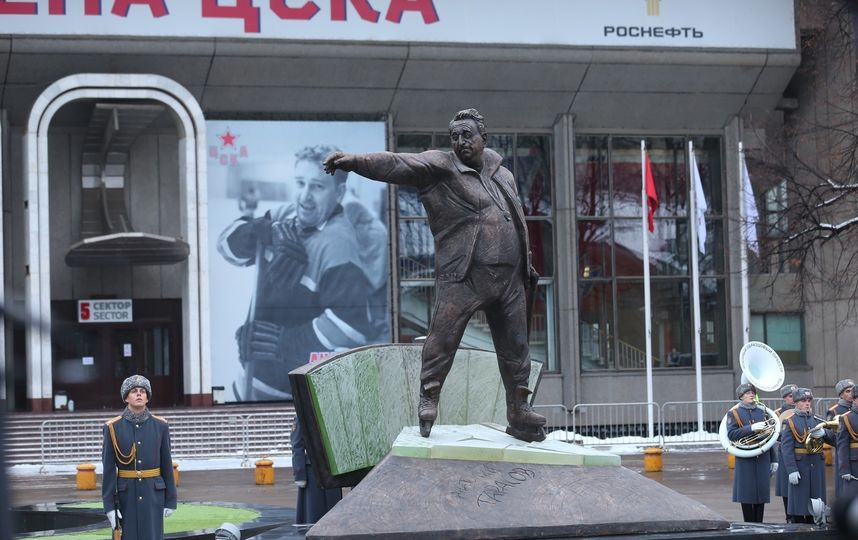 Памятник легенде хоккея Анатолию Тарасову открыли в Москве. Фото