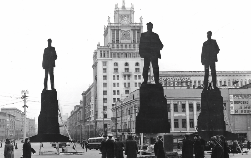 Памятник Маяковскому на Триумфальной площади: Одному из символов столицы исполнилось ровно 62 года
