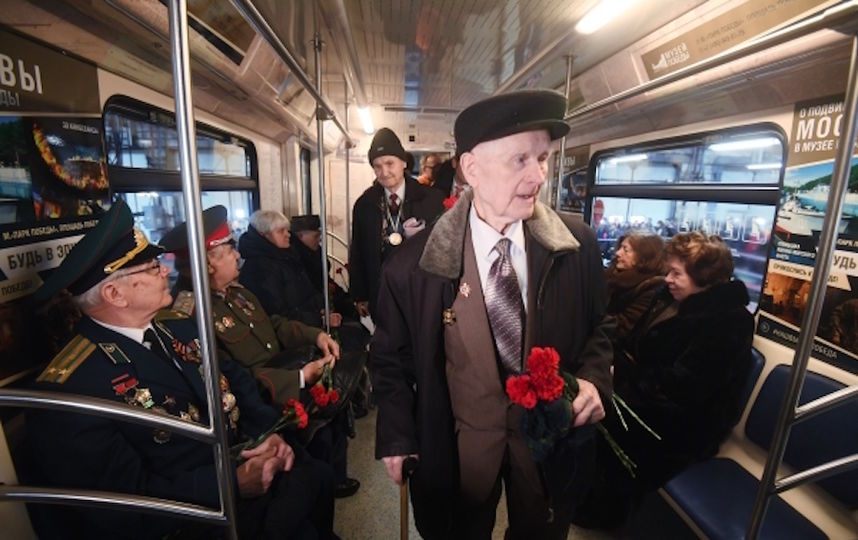 Пассажиры столичного метро смогут отправить открытки ветеранам войны