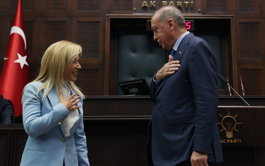 Рука у сердца. Фото Getty