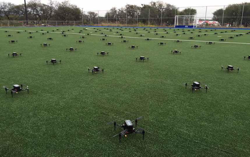 С помощью дронов можно создавать невероятные картины и устраивать представления. Фото предоставлено героем публикации | Рассел Климас