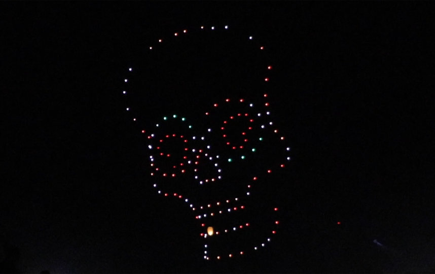 С помощью дронов можно создавать невероятные картины и устраивать представления. Фото предоставлено героем публикации | Рассел Климас