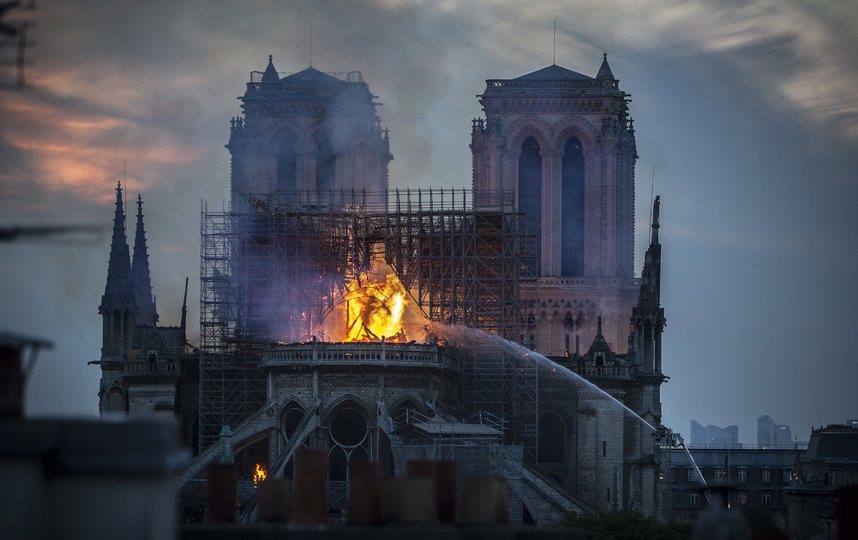 За пожаром в соборе Парижской Богоматери следил онлайн весь мир. Фото Getty
