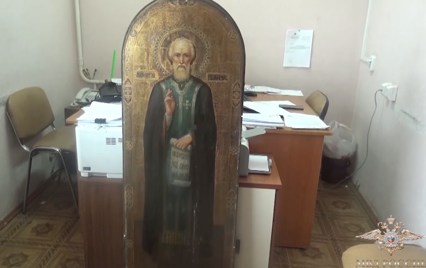 Полицейские раскрыли дело о похищении икон XIX - начала XX веков из храма в Подмосковье. Фото скриншот видео МВД РФ