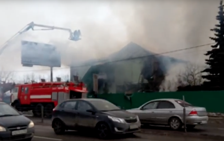 Пожар площадью 900 кв. метров произошёл в подмосковном Щёлкове