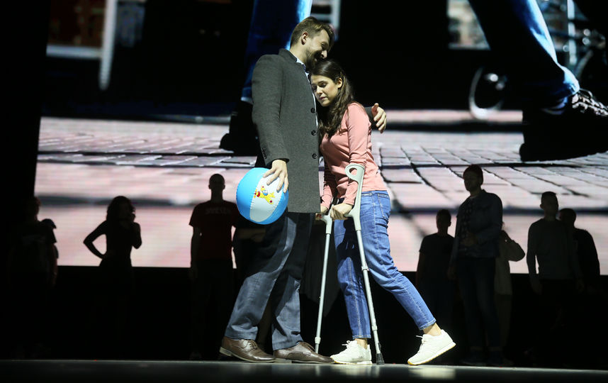Премьера спектакля "Саша, купи хлеба" в Москве: Драматургами и актёрами стали парни и девушки с инвалидностью