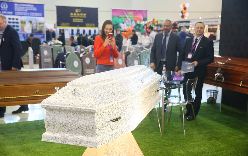 На ВДНХ проходит выставка ритуальных услуг и товаров "Некрополь- 2019". Фото Василий Кузьмичёнок