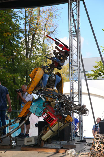 Роботы - рокеры покорили москвичей. Фото Василий Кузьмичёнок