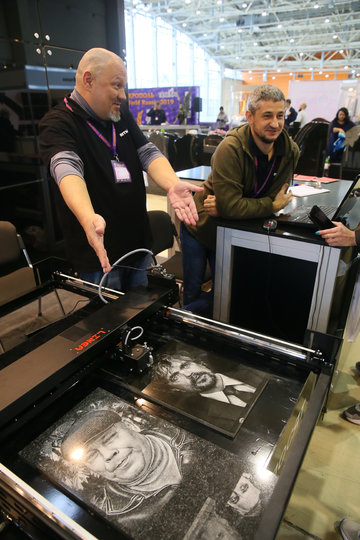 На ВДНХ проходит выставка ритуальных услуг и товаров "Некрополь- 2019". Фото Василий Кузьмичёнок