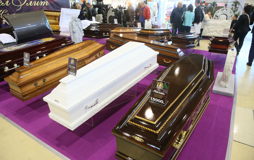 На ВДНХ проходит выставка ритуальных услуг и товаров "Некрополь- 2019". Фото Василий Кузьмичёнок