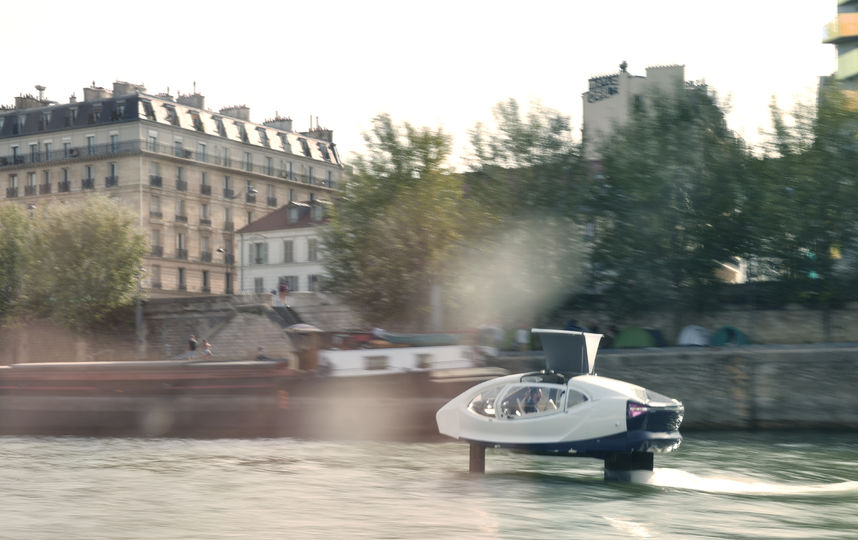 На Сене провели успешный тестовый запуск такси SeaBubbles. Фото AFP