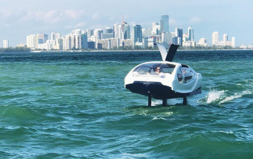 На скорости 12 км/ч транспортное средство начинает взлетать над водой, тем самым уберегая пассажиров от качки. Фото Seabubbles