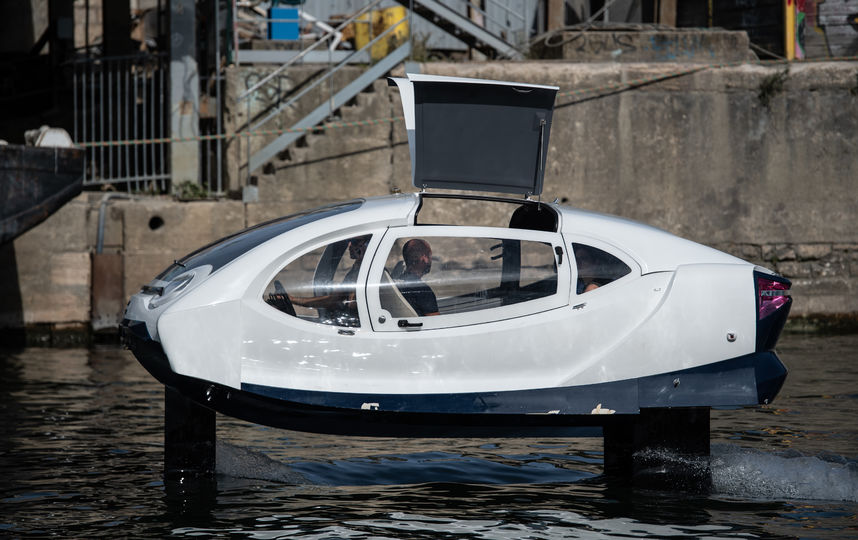На Сене провели успешный тестовый запуск такси SeaBubbles. Фото AFP