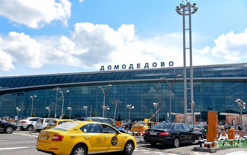 Самолёт экстренно сел в Домодедово из-за разгерметизации салона