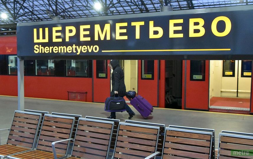 Самолёт при посадке протаранил трап и машину в столичном аэропорту Шереметьево