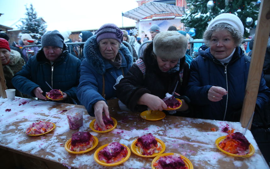 Раздача стартовала в 15 часов. Фото Василий Кузьмичёнок