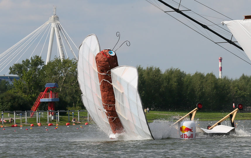 В Москве прошёл фестиваль Red Bull Flugtag. Фото Василий Кузьмичёнок