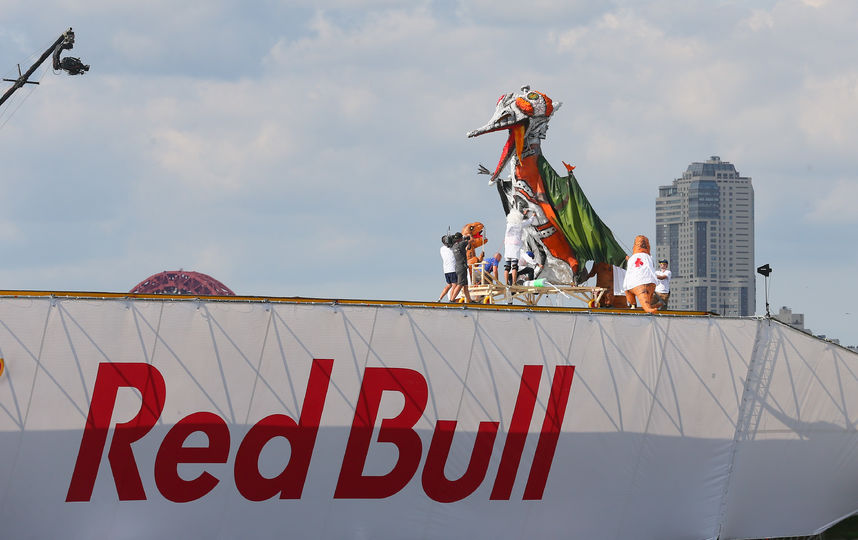 В Москве прошёл фестиваль Red Bull Flugtag. Фото Василий Кузьмичёнок