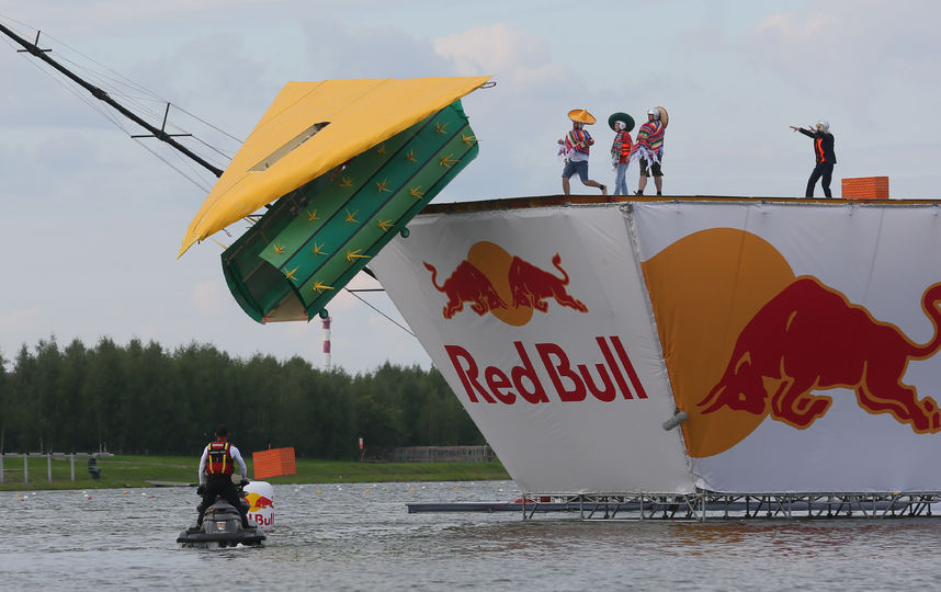 в Москве прошёл фестиваль Red Bull Flugtag. Фото Василий Кузьмичёнок