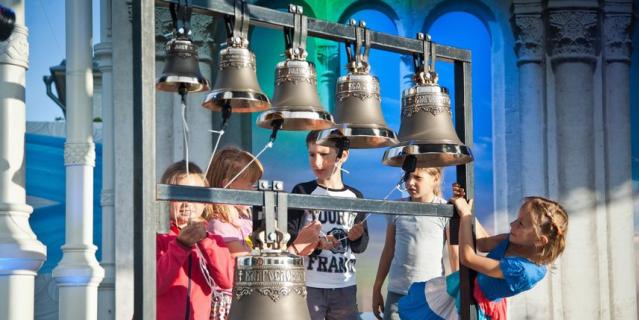 Гости научатся профессионально звонить в колокола.