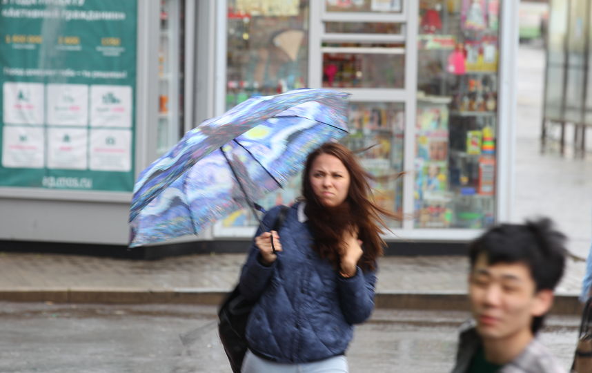 Штормовое предупреждение объявлено в Москве. Фото Василий Кузьмичёнок