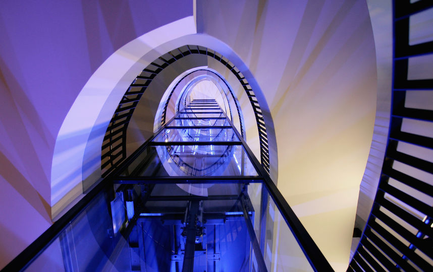 СК проводит проверку после падения лифта с 40-го этажа в Москве. Фото Getty