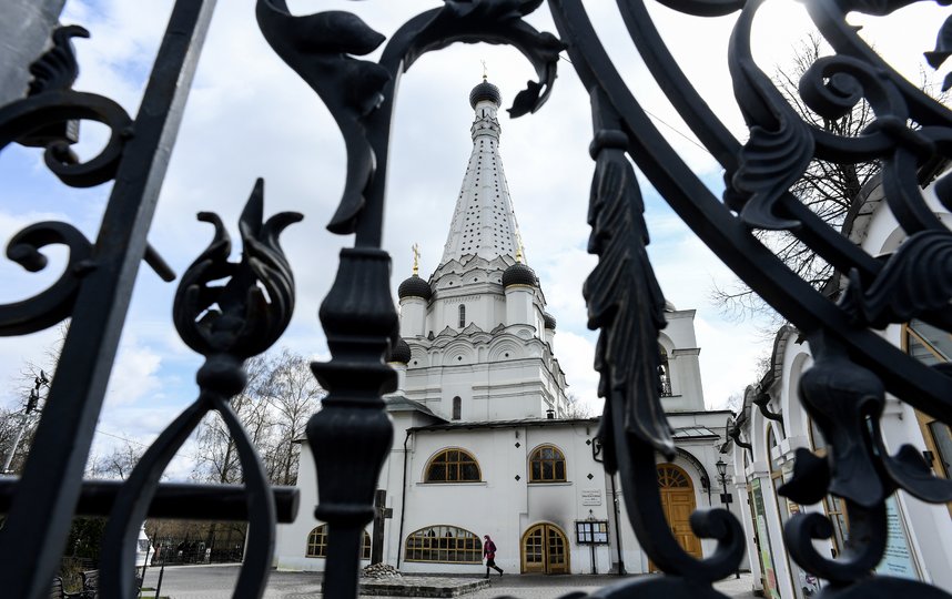 Службы в храмах Москвы и Подмосковья будут проходить без прихожан