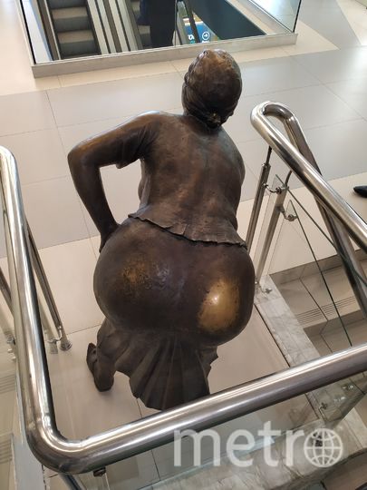 Ягодицы "Уборщицы" продолжают натирать на счастье. Фото Ольга Кабанова, "Metro"