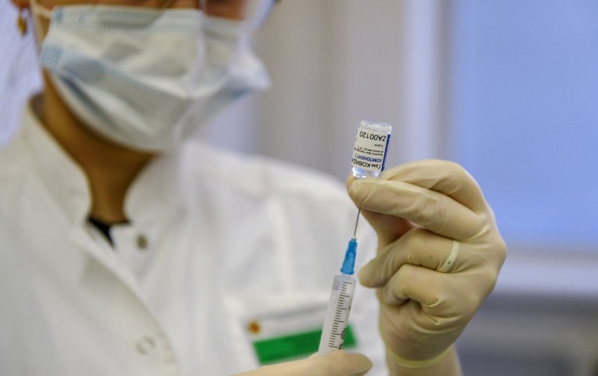 Собянин: Москвичи старше 60 лет с 28 декабря смогут записаться на прививку от COVID-19