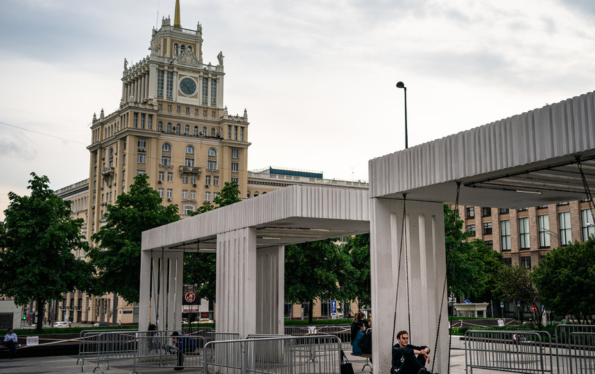 В Москве из-за вируса пока сохраняется масочный режим. Фото AFP
