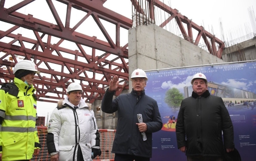 Собянин осмотрел ход строительства центров самбо и бокса в "Лужниках"