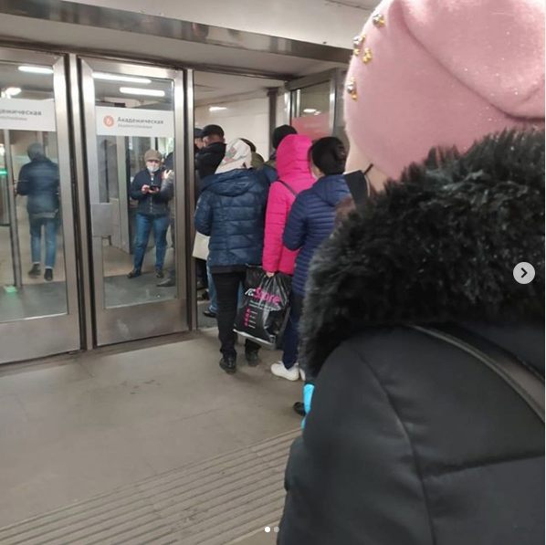 очереди в метро. Фото скриншот instagram.com/sergeichcomedy/