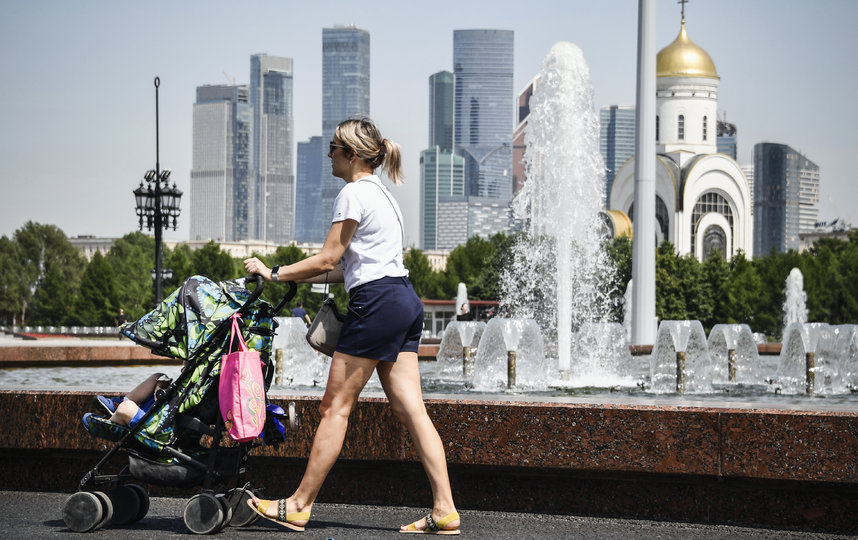 Москва постепенно возвращается к привычной жизни. Фото AFP