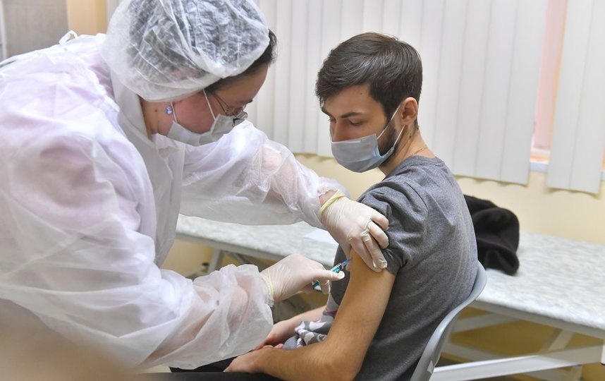 Собянин рассказал, как протекает масштабная вакцинация от COVID-19