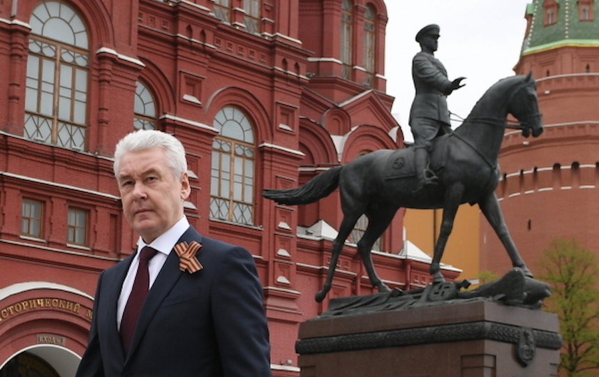 Мэр Москвы почтил память павших в Великой Отечественной войне. Фото РИА Новости