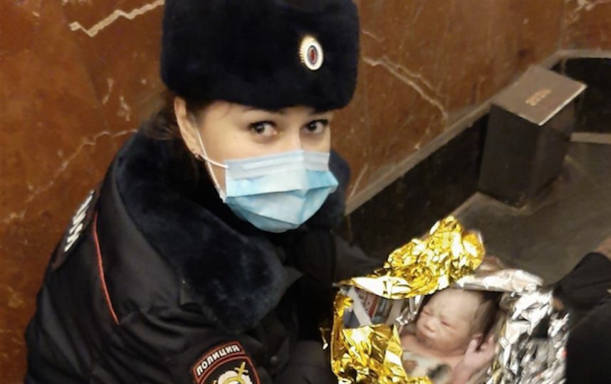 Сотрудник полиции приняла роды в столичном метро