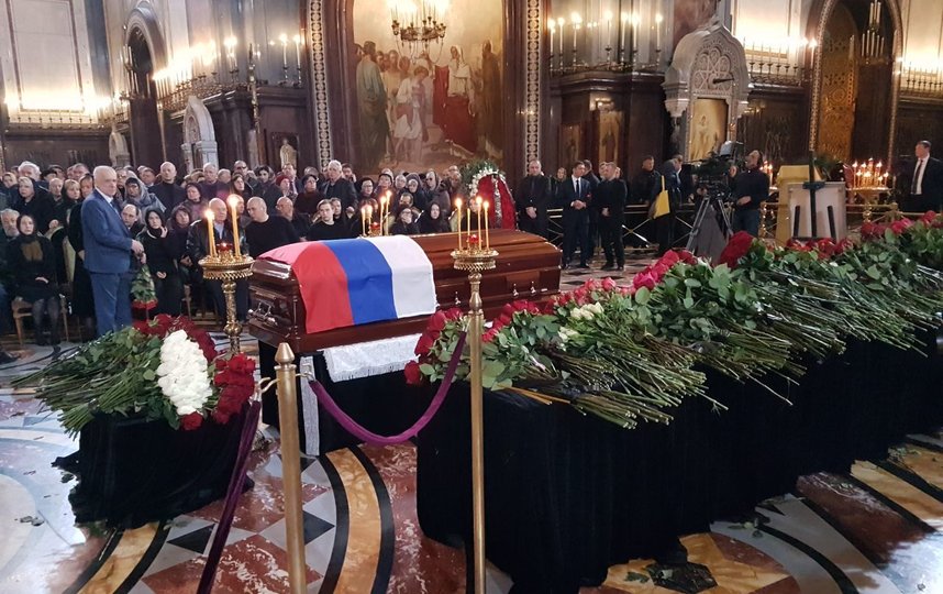 С Лужковым простились в Храме Христа Спасителя. Фото Василий Кузьмичёнок