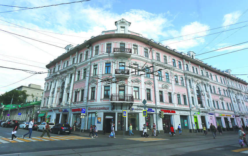 Дом Рахмановых находится на пересечении Бауманской и Бакунинской улиц. Фото Василий Кузьмичёнок