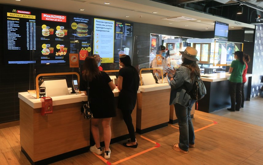 Поход Metro по столичным фастфудам. Фото Василий Кузьмичёнок