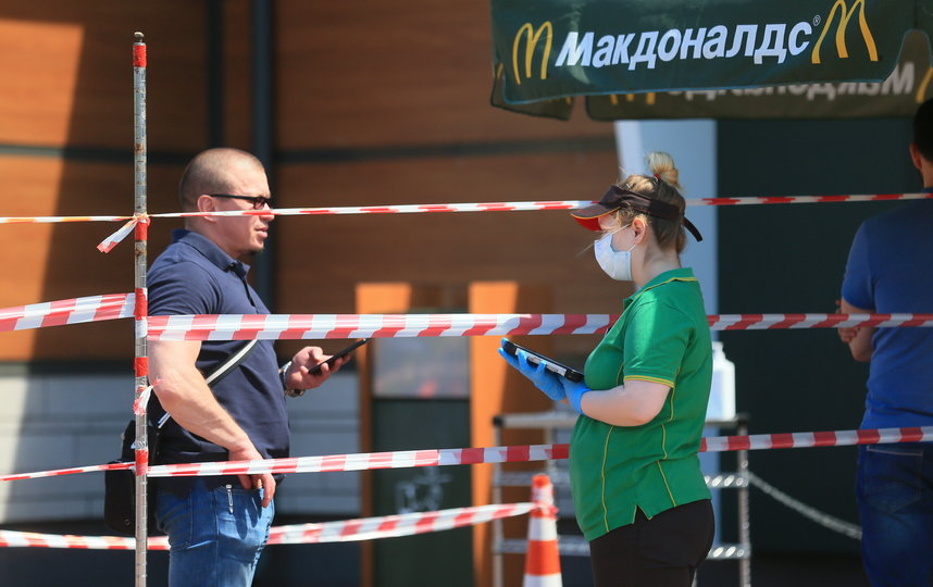 Поход Metro по столичным фастфудам. Фото Василий Кузьмичёнок