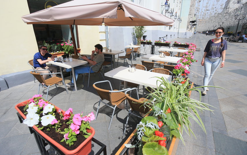 Рестораны открыли летние веранды в Москве. Фото Василий Кузьмичёнок