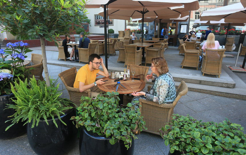 Рестораны открыли летние веранды в Москве. Фото Василий Кузьмичёнок
