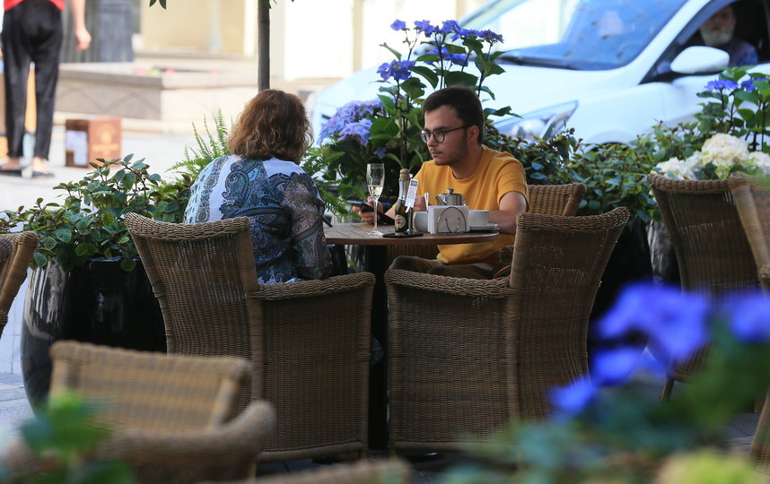 Рестораны открыли летние веранды в Москве. Фото Василий Кузьмичёнок