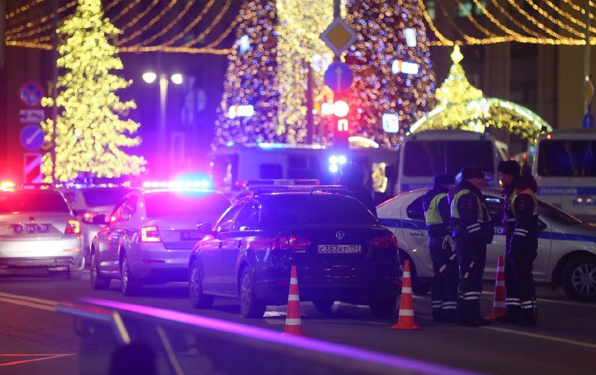 Движение в районе Лубянки, где произошла стрельба, перекрыто. Фото Василий Кузьмичёнок