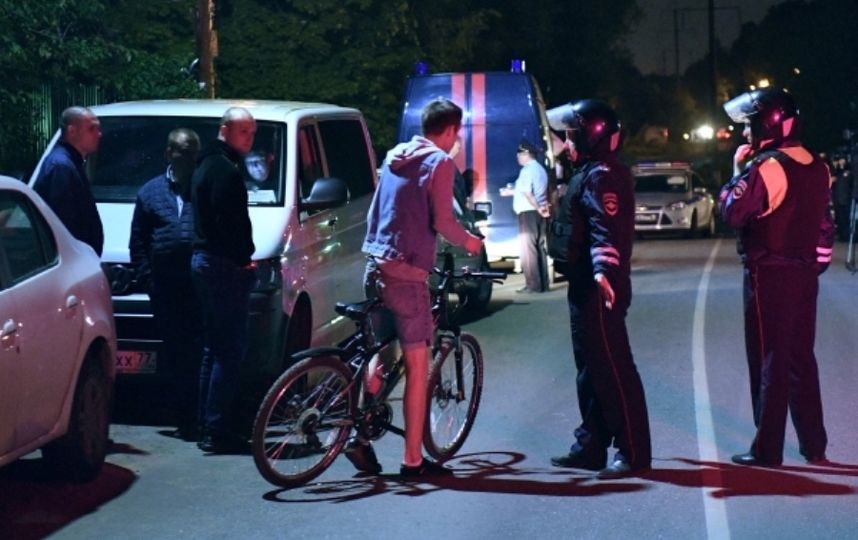 Сотрудники правоохранительных органов в Кратово. Фото РИА Новости