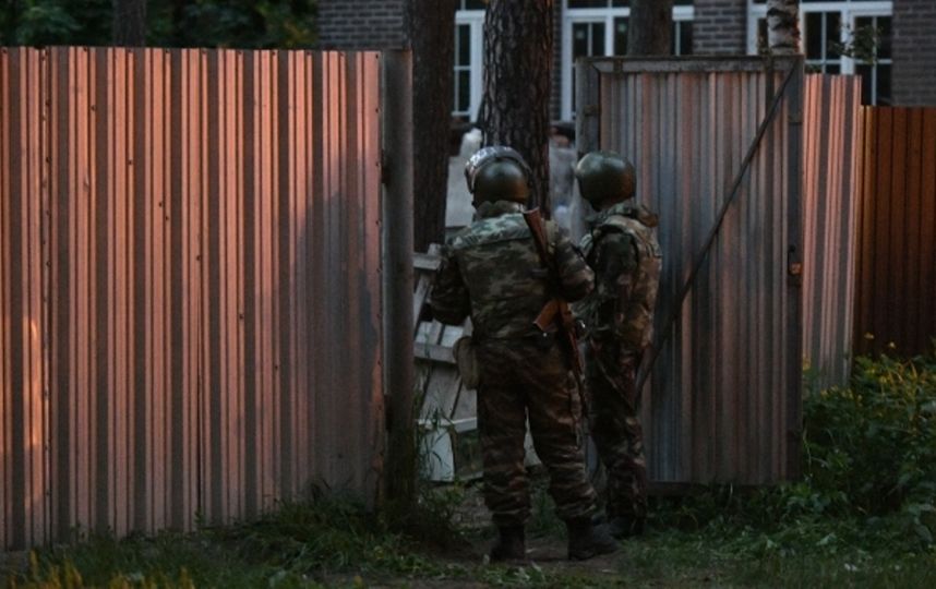 Сотрудники правоохранительных органов в Кратово. Фото РИА Новости