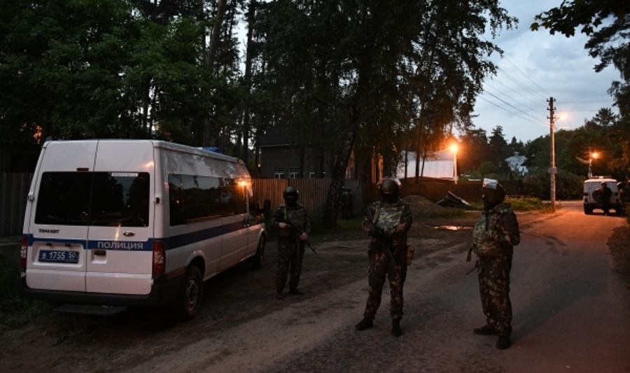 Сотрудники правоохранительных органов в Кратово. Фото РИА Новости